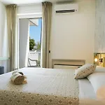Santa Lucia Hotel