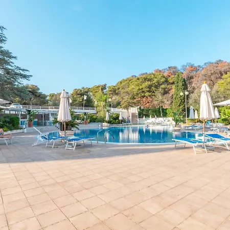 Santa Lucia 3* סנטה צזריה טרמה