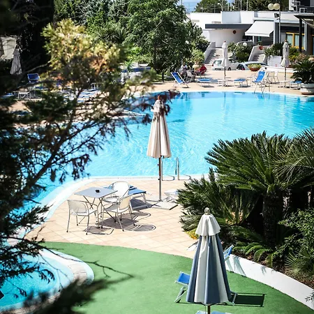 Santa Lucia 3* סנטה צזריה טרמה