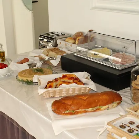 Santa Lucia מלון